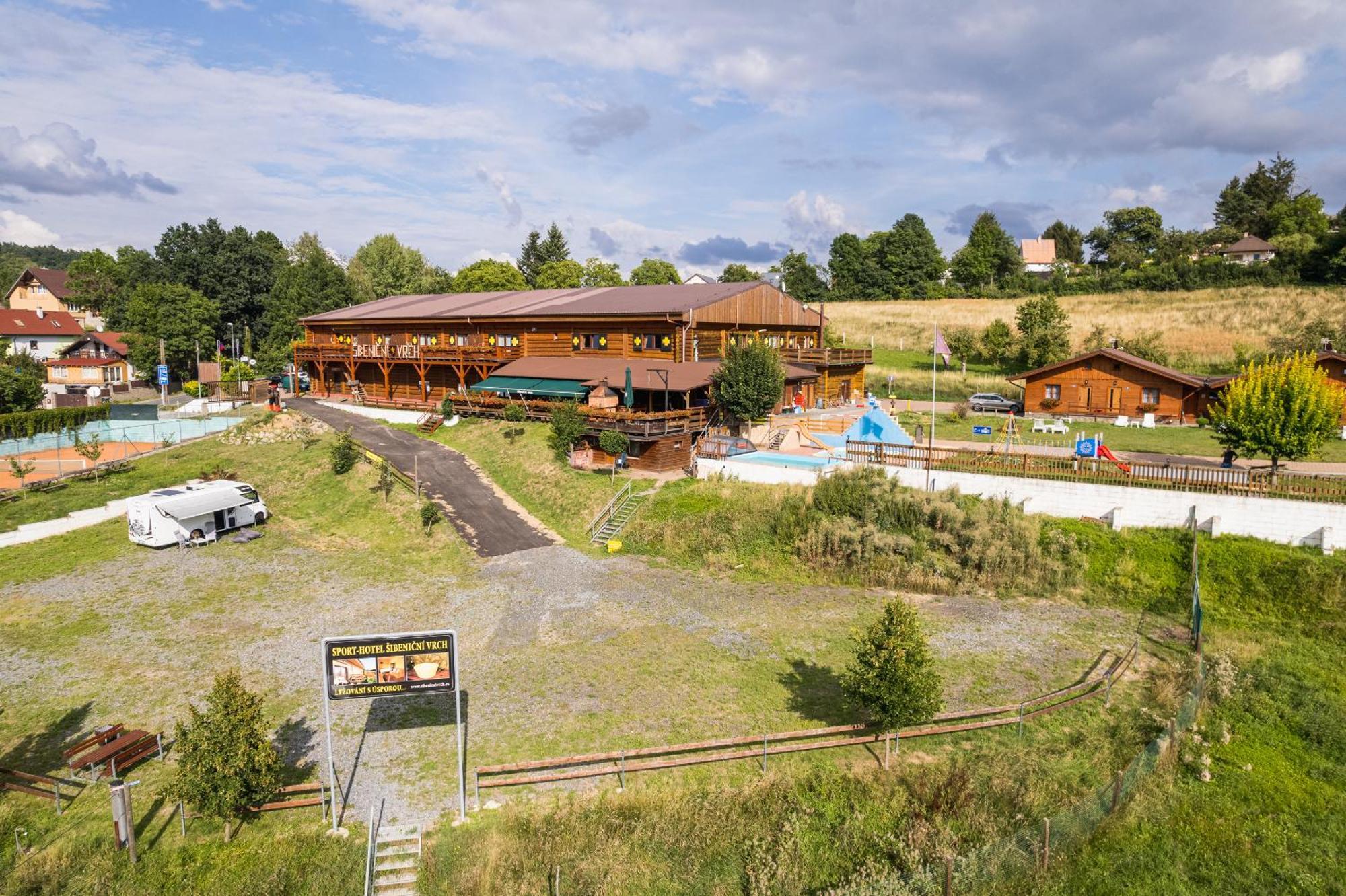 Sport-Hotel Sibenicni Vrch Mnichovice Exteriör bild