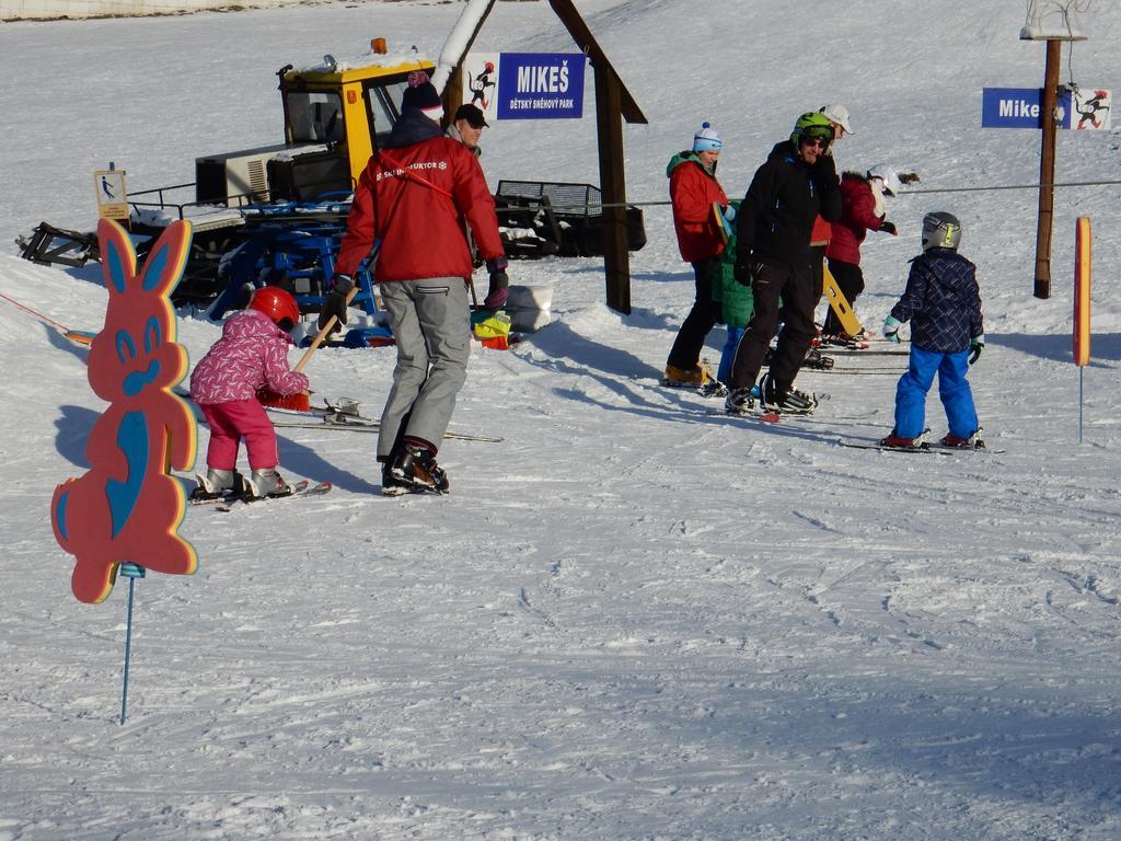 Sport-Hotel Sibenicni Vrch Mnichovice Exteriör bild