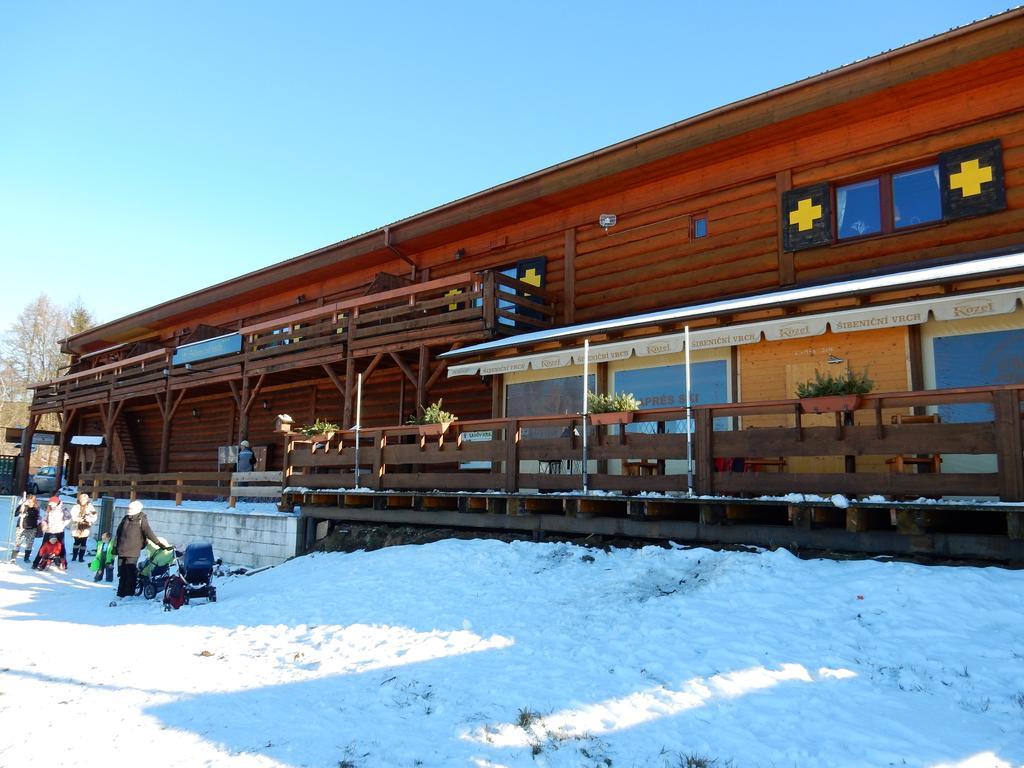 Sport-Hotel Sibenicni Vrch Mnichovice Exteriör bild