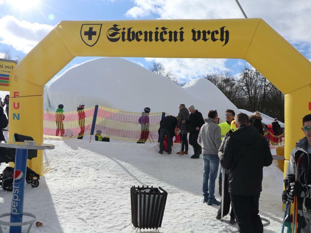 Sport-Hotel Sibenicni Vrch Mnichovice Exteriör bild